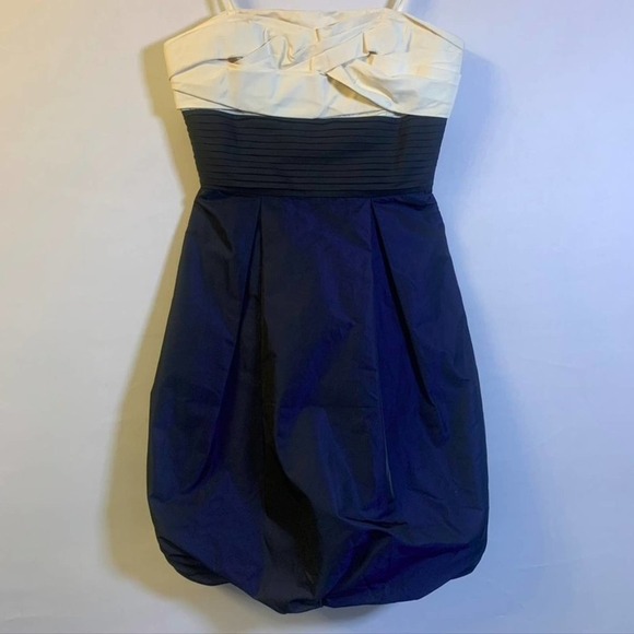 𝅺BCBGMAXAZRIA Blue and cream bubble mini dress 0 - Picture 2 of 11